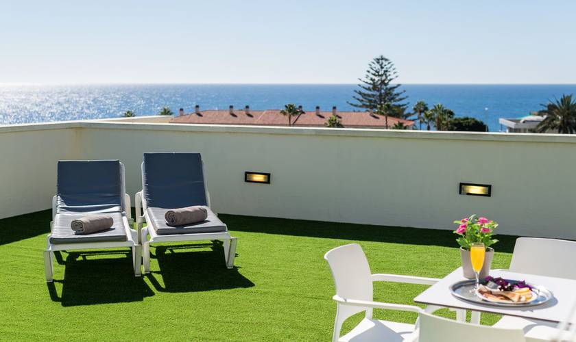 Svit med privat solterrass och utsikt över havet Hotell New Folias Gran Canaria