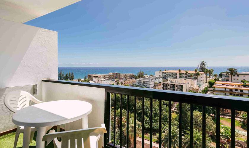 Dubbelrum med balkong och havsutsikt Hotell New Folias Gran Canaria