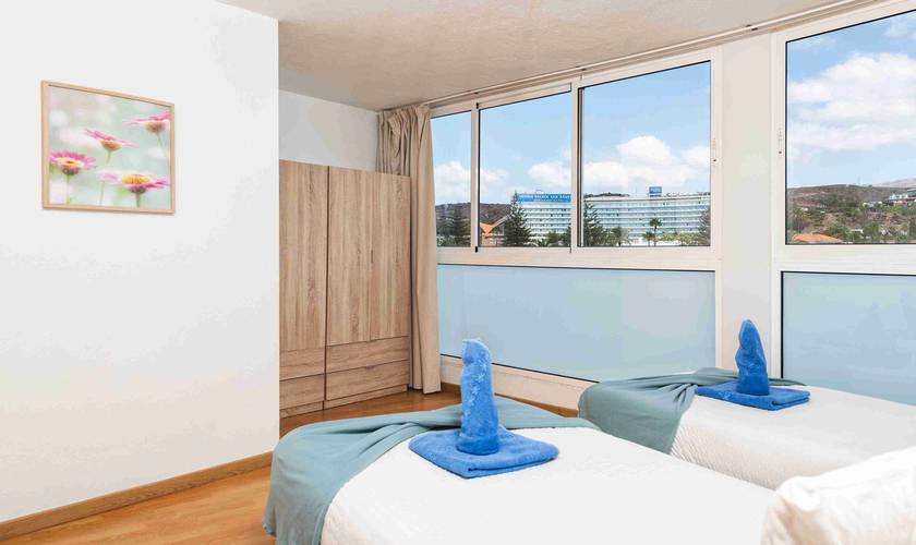 Apartamento de dos dormitorios con doble balcón y vistas al mar Hotel New Folias Gran Canaria