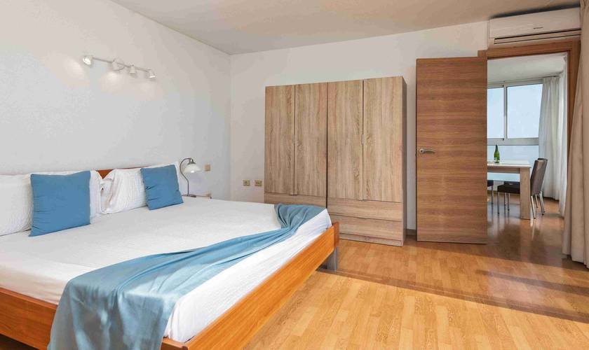 Apartamento de dos dormitorios con doble balcón y vistas al mar Hotel New Folias Gran Canaria