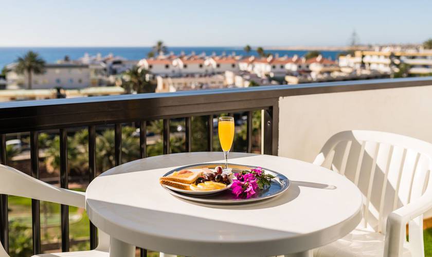 Dubbelrum med balkong och havsutsikt Hotell New Folias Gran Canaria