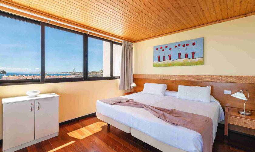 Suite con solárium privado y vistas al mar Hotel New Folias Gran Canaria