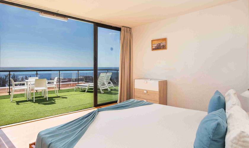 Apartamento de dos dormitorios con doble balcón y vistas al mar Hotel New Folias Gran Canaria