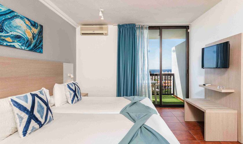 Habitación doble con balcón y vistas al mar Hotel New Folias Gran Canaria