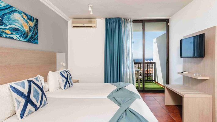 Habitación doble con balcón y vistas al mar Hotel New Folias Gran Canaria Habitación doble con balcón y vistas al mar Hotel New Folias Gran Canaria